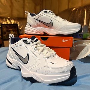 Nike Air Monarch IV